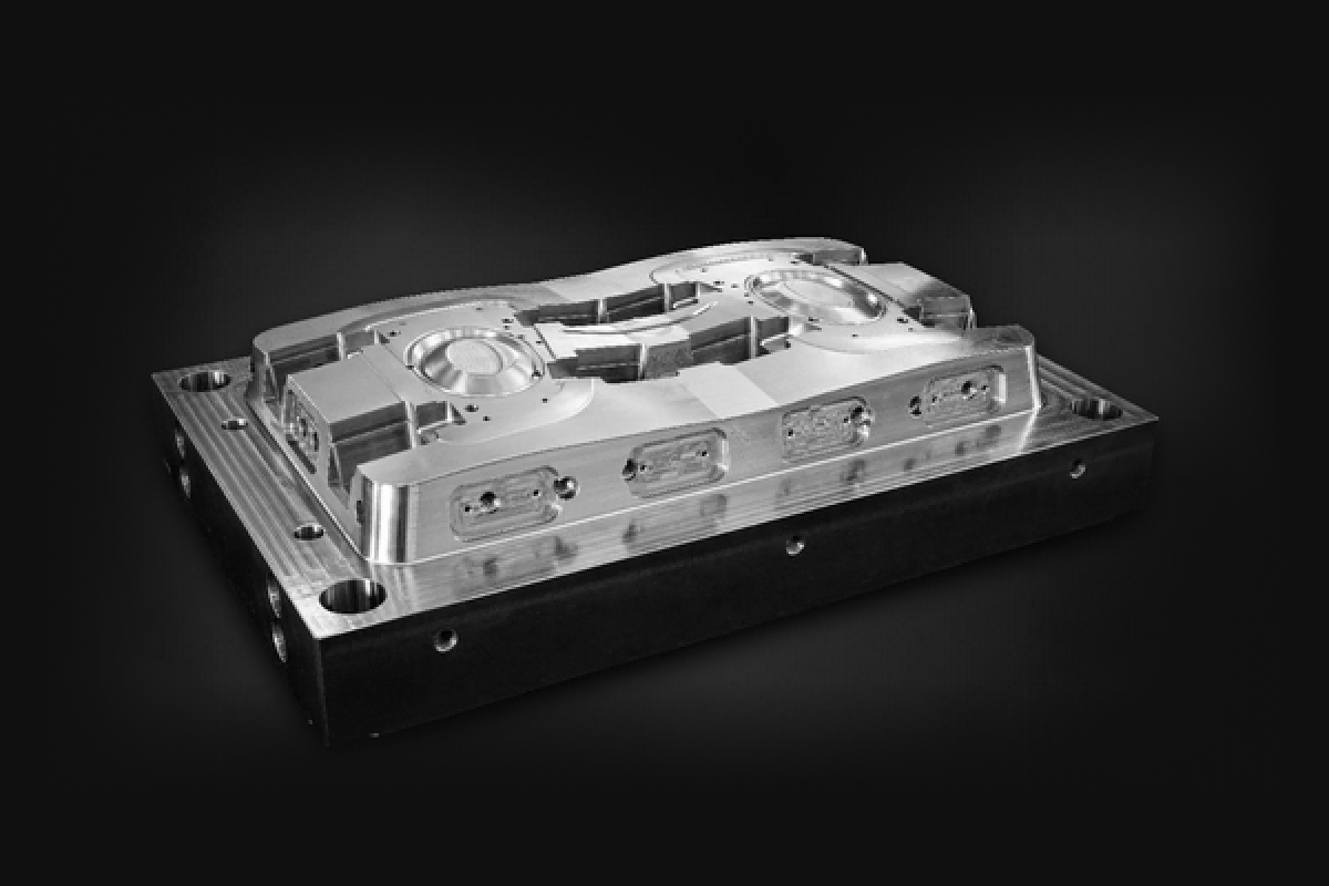 자동차 금형 제조업체에서 치수검사 품질검사를 위해 필수로 사용하는 3D스캐너 